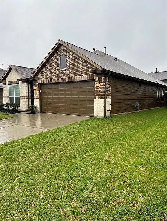 3 bed, 2.0 bath, 1572 sqft, $1,900 — Photo 2