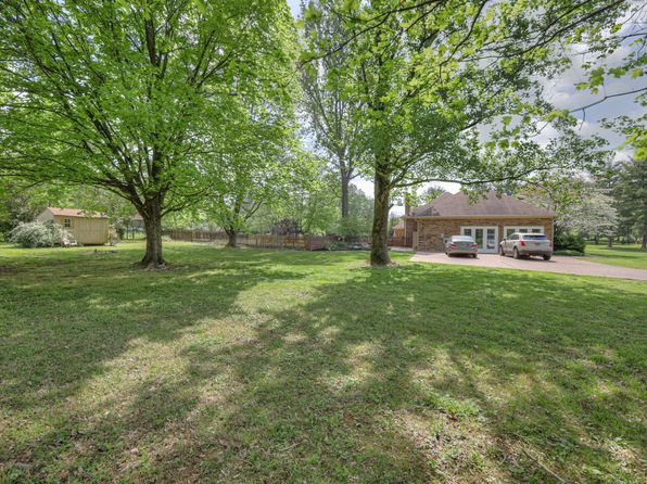 5008 Twin Lakes Dr, Old Hickory, TN 37138