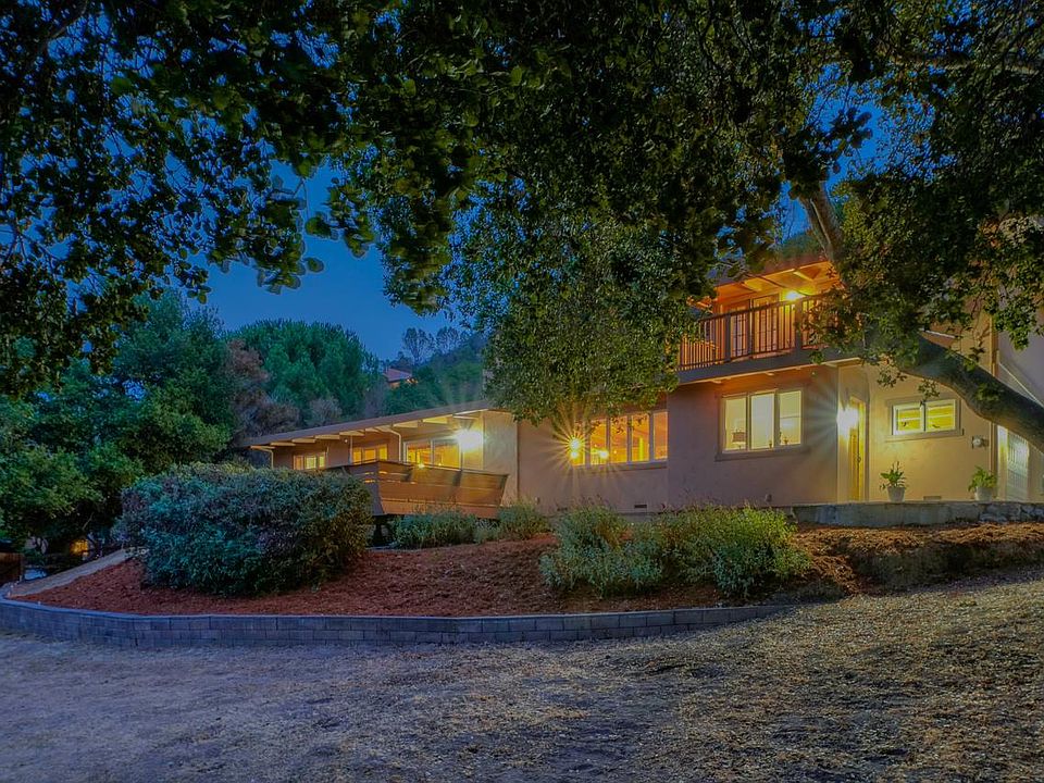 1st image of 215 Wildwood Way