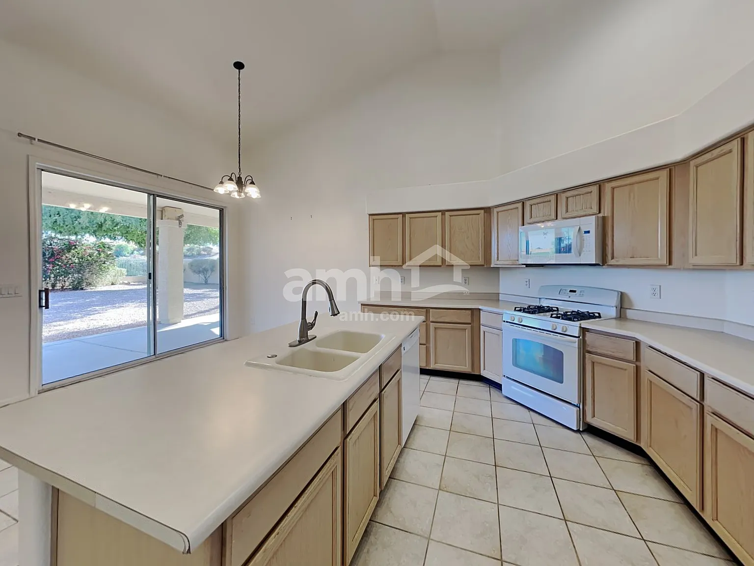 4 bed, 2.0 bath, 2363 sqft, $2,435 — Photo 3