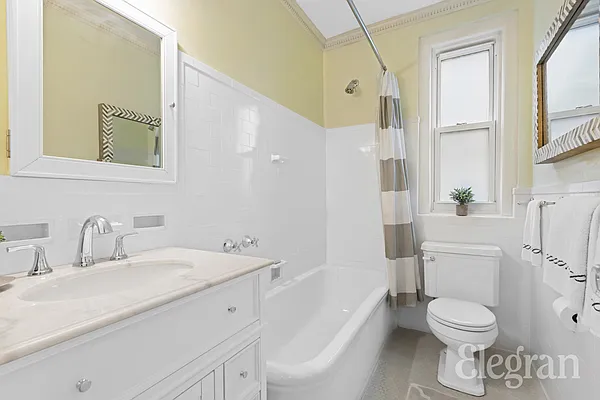 Sold by (Legacy) Elegran | media 10