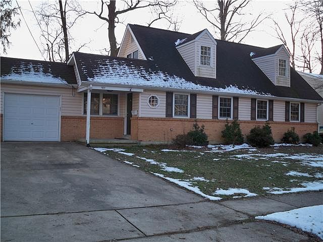 1st image of 901 Pickett Ln