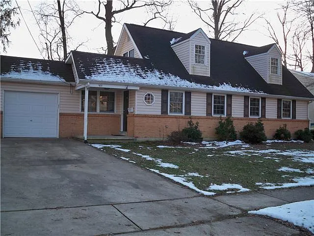 901 Pickett Ln photo 1
