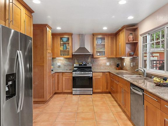 2nd image of 560 Arlington Circle