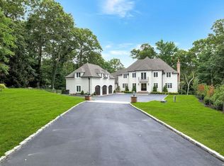 1360 Ridge Rd, Laurel Hollow, NY 11791