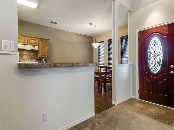 4th image of 1703 Circle Creek Dr