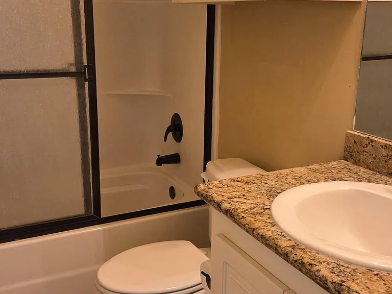 102 Oak Meadow Ct — Photo 16