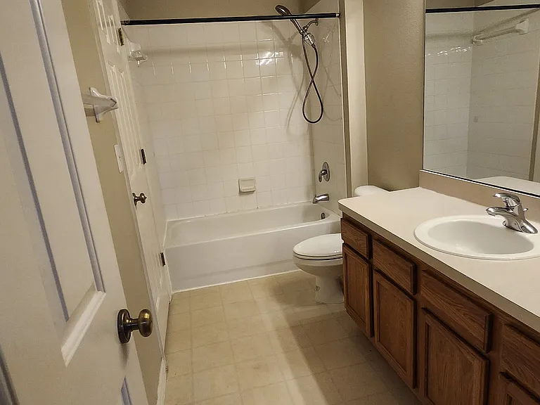 2125 Golden Oak Ln #2125 — Photo 8