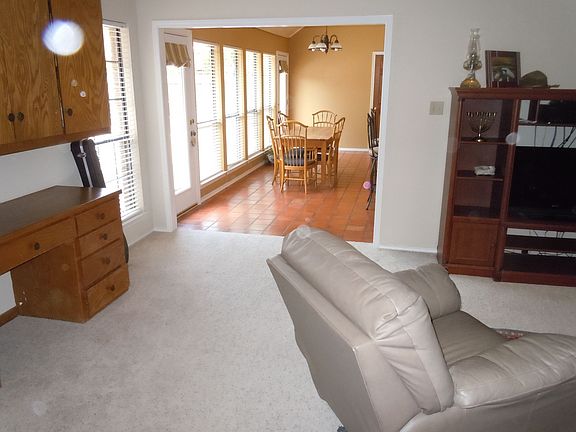 Open Family Rm/Breakfast Rm