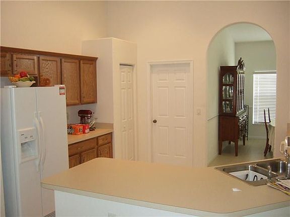 3rd image of 1818 SW Day St