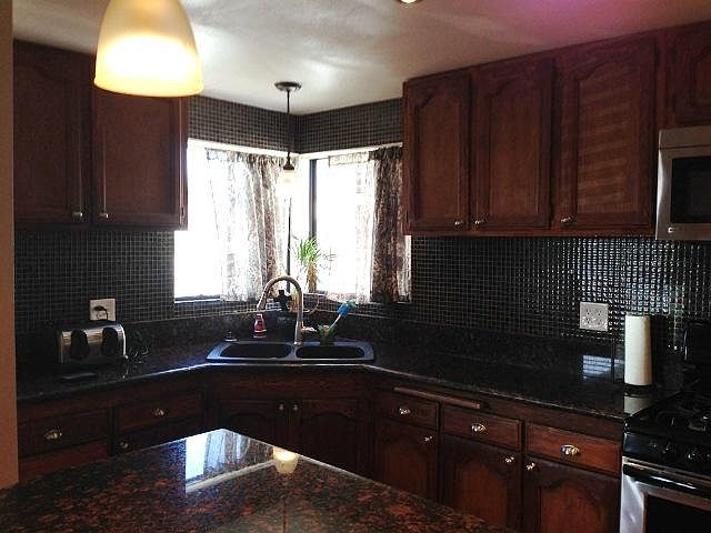 2nd image of 2932 Front St