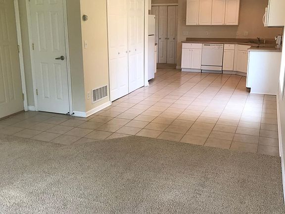 2nd image of 1024 Main St W APT 6