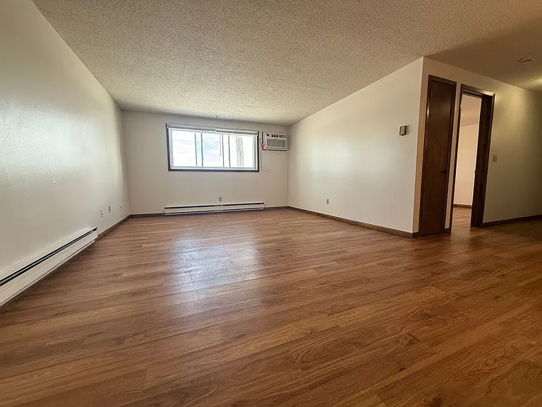 1116 2nd Street SE - Uptown Apartments — Photo 2