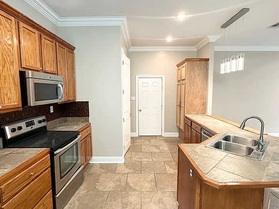 3rd image of 307 Sophie St