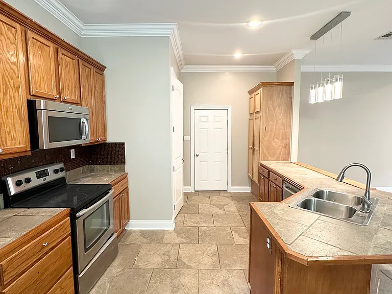 307 Sophie St — Photo 3