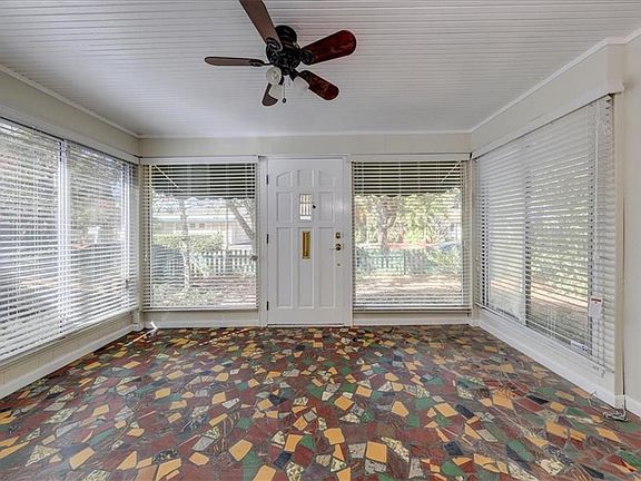 4th image of 320 23rd Ave N