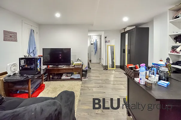 Rented by BLU Real Estate | media 22
