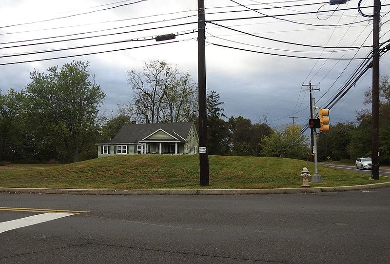 2nd image of 1372 Folly Rd