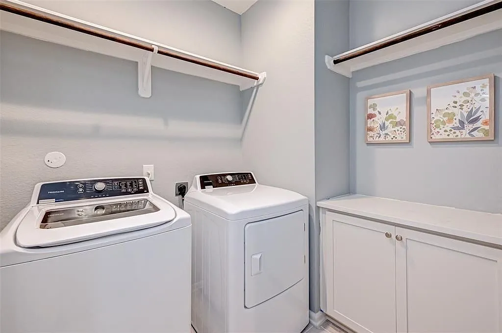 3 bed, 2.5 bath, 1881 sqft, $2,300 — Photo 3