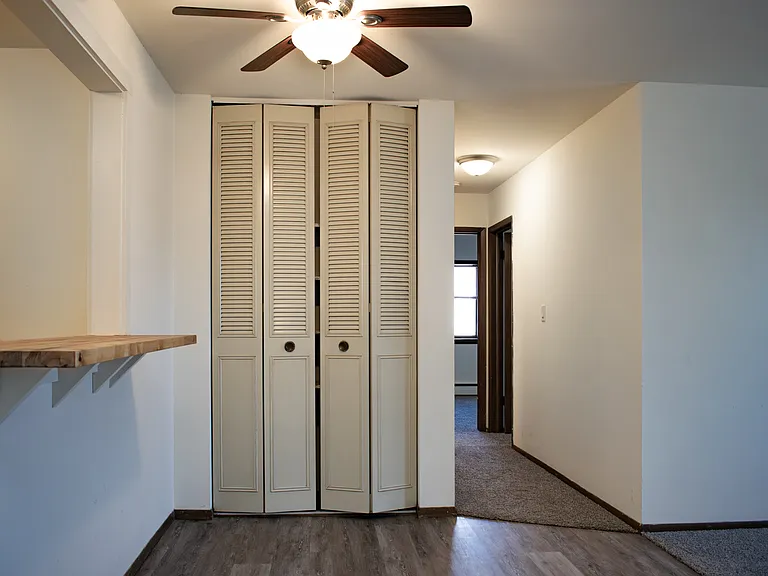2 Bed / 1 Bath - 1,000 SF - Kitchen