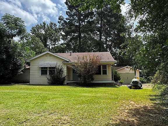 2nd image of 714 Genoa Rd