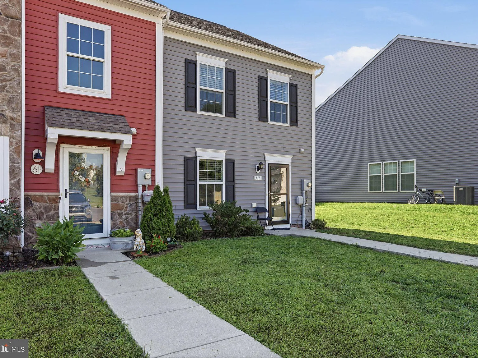 3 bed, 2.5 bath, 1320 sqft, $1,800 — Photo 2