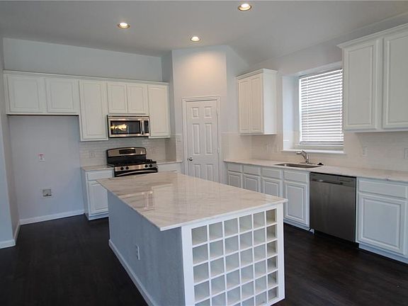 3rd image of 2209 Lanshire Dr