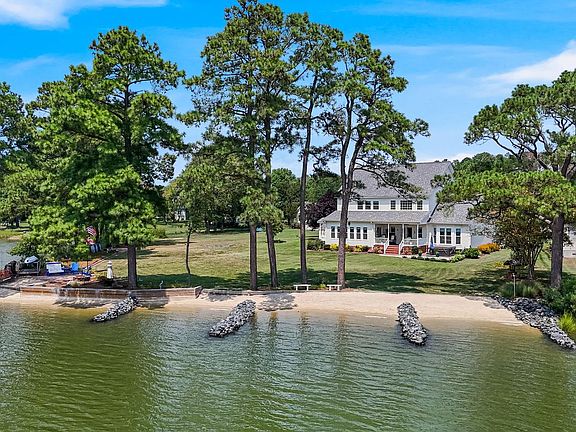 3rd image of 44637 Bellview Ct