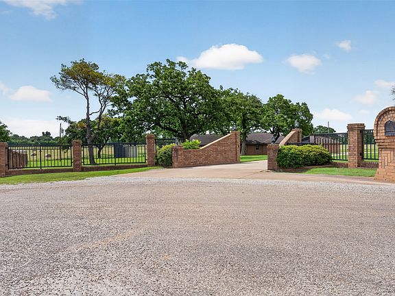 3rd image of 5309 Burleson Oaks Dr