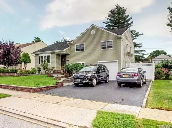 3676 Libby Ln, Wantagh, NY 11793