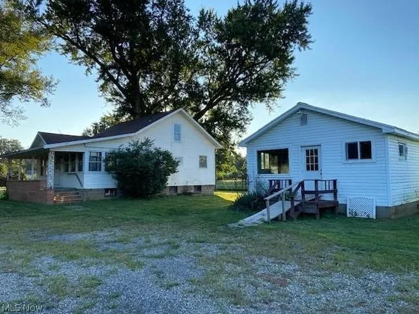 35 N Church St, Sherrodsville, OH 44675