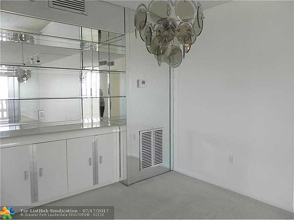 3rd image of 4001 Hillcrest Dr Ph 6