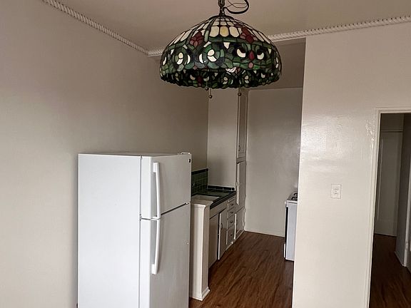 3rd image of 638 S Cloverdale Ave #4