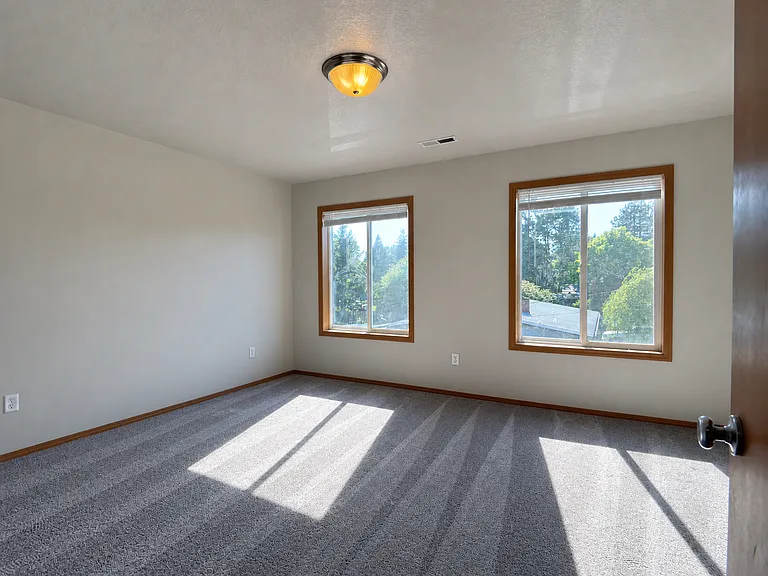 4825 NE 124th Ct — Photo 15