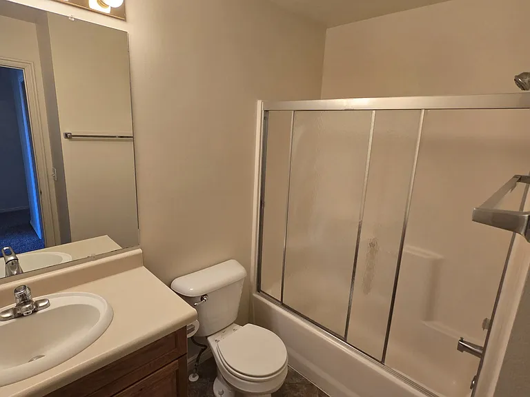 593 S 430 W — Photo 10