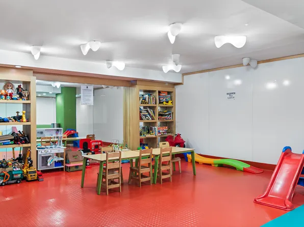 225 Rector Place image 17 of 18