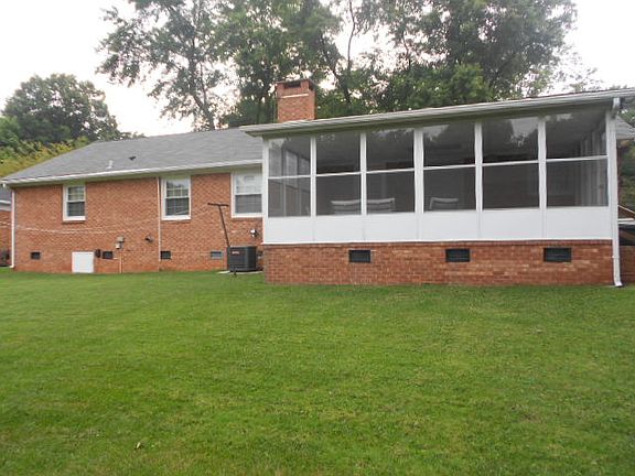 2nd image of 3421 Glouchester Ln