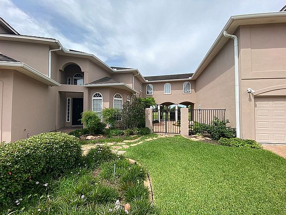 2nd image of 114 Garden Pl