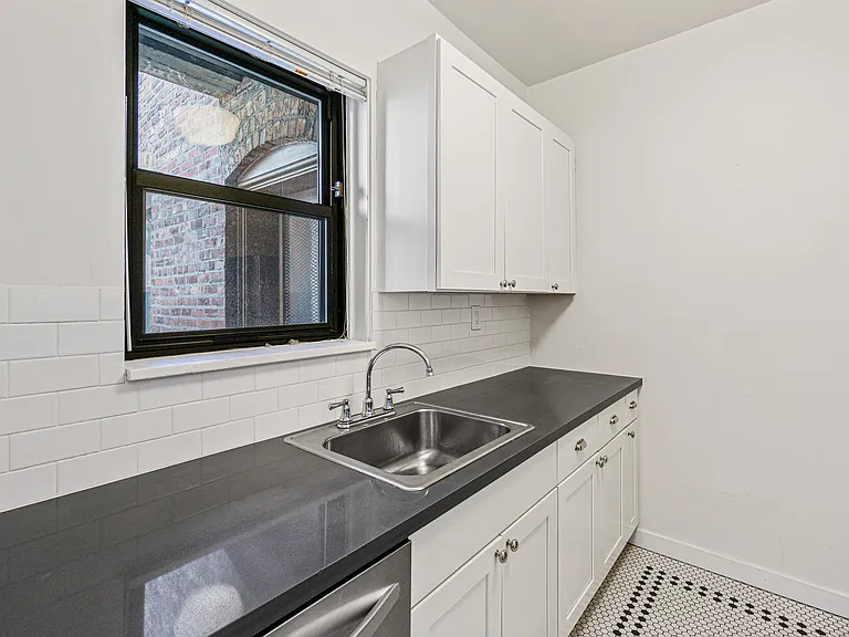 304 Bell St #1 — Photo 2