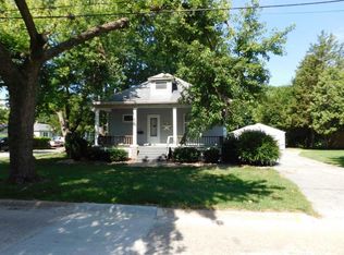 825 53rd St, Moline, IL 61265