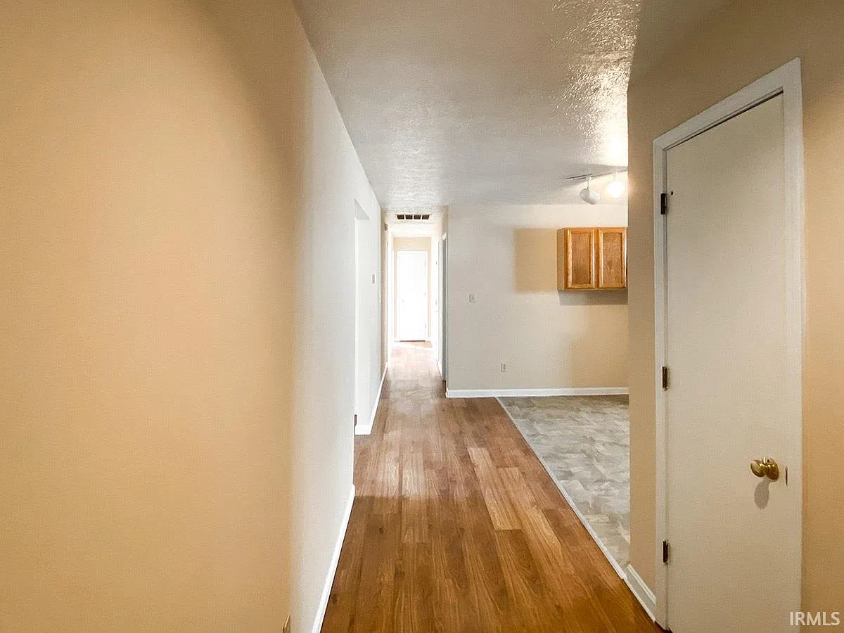 3 bed, 2.0 bath, 1191 sqft, $1,760 — Photo 2
