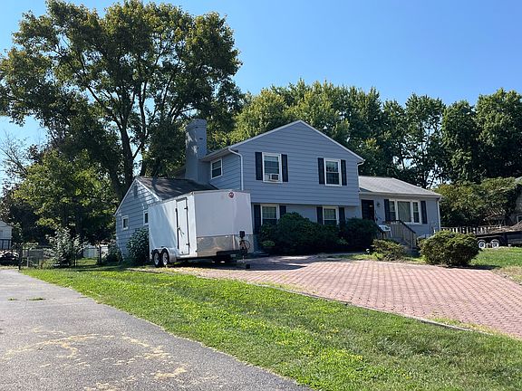 3rd image of 9303 Crystalwood Ln