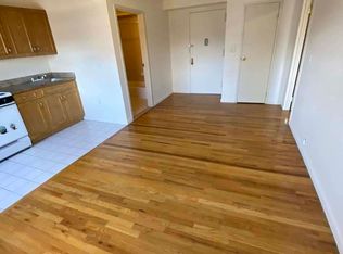 2825 31st St #4, Astoria, NY 11102