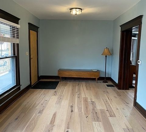 4th image of 733 W North St