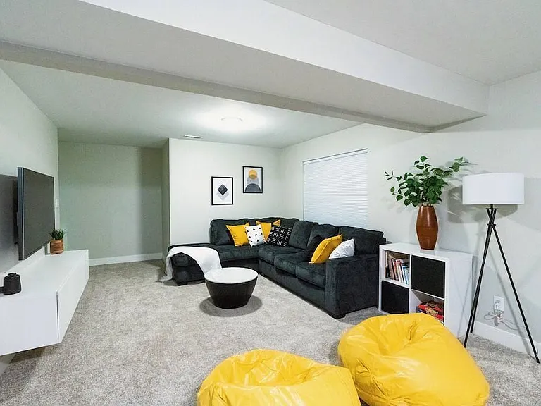 Hollandale Dr — Photo 6
