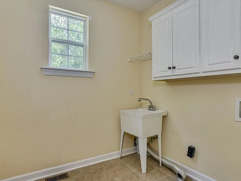 2103 Wythe Dr — Photo 31