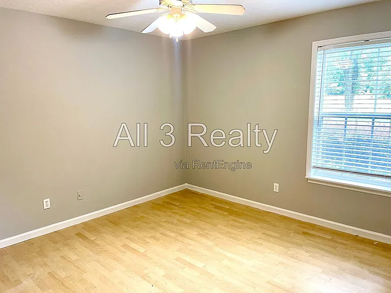 215 Sheraton Ct — Photo 8