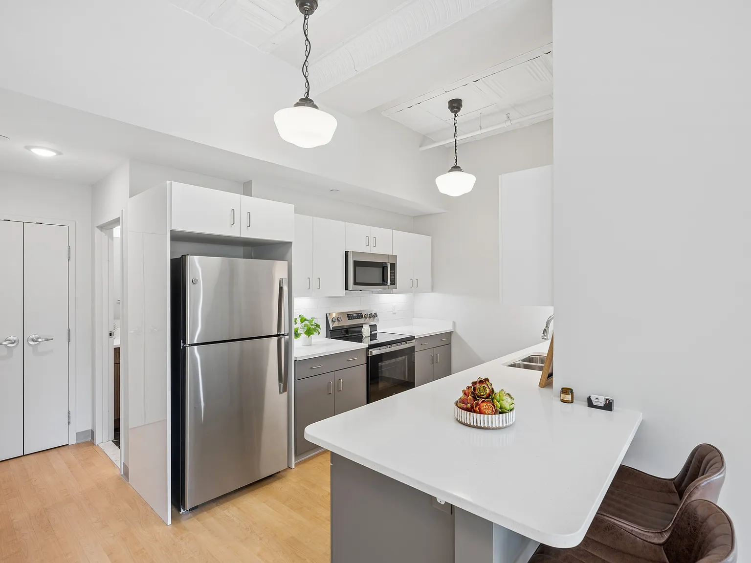 1 bed, 682 sqft, $1,950 — Photo 2