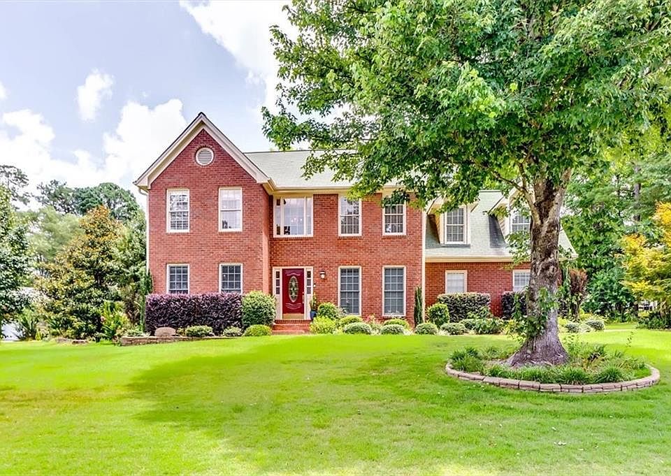 1st image of 2209 Willow Crest Cir