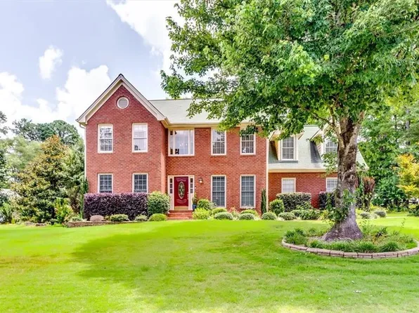 2209 Willow Crest Cir, Lawrenceville, GA 30044
